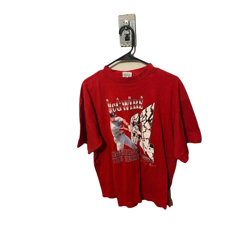 Vintage 1998 Mark McGwire Smashing The Record St. Louis Cardinals MLB Graphic T-